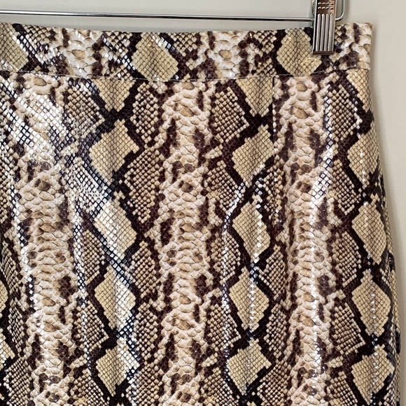 Guess by Marciano size 6 crocodile skirt - Picture 5 of 14